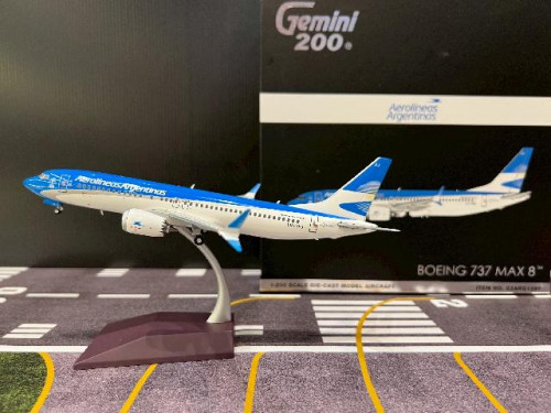 Gemini Jets 1:200 Aerolineas 737 MAX 8 LV-KEJ G21397 [Width 18 Length 18.5 Height 6 cms]