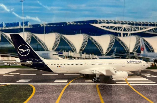 Inflight 1:200 Lufthansa A330-343 D-AIKR B333IKR [Width 30 Length 31 Height 8.5 cm] 4