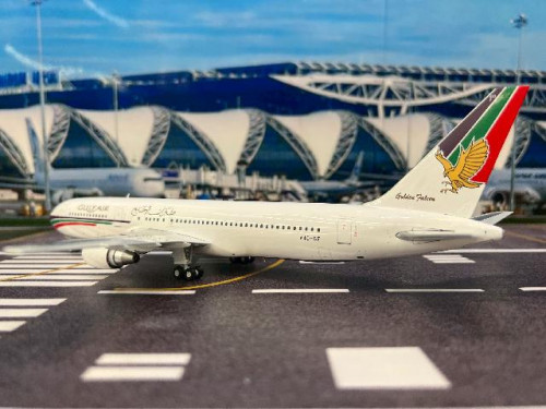 Inflight 1:200 Gulf Air 767-300ER A4O-GF RM76301 [Width 24 Length 27 Height 8 cms] 3