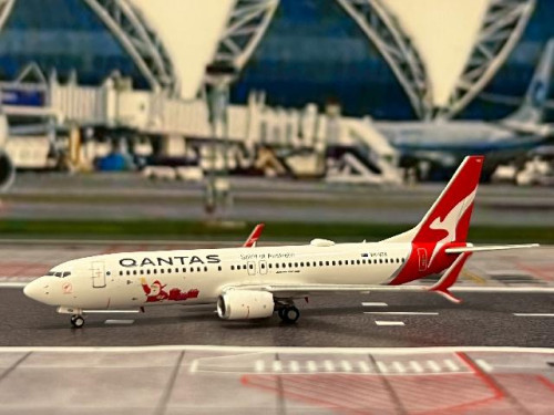 Panda 1:400 Qantas 737-800 VH-VZX 'Christmas' 62515 [Width 9 Length 9.5 Height 2.5 cm] 1