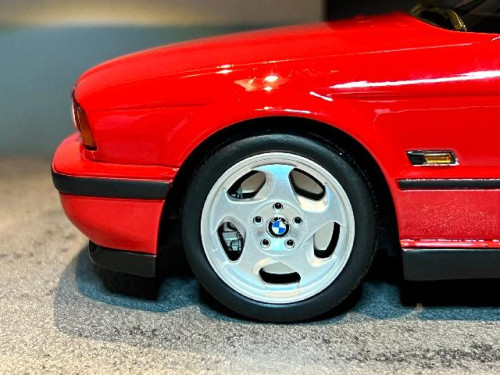 OT951 1:18 BMW E38 M5 Touring Red [Width 10 Length 25 Height 7 cms] 8