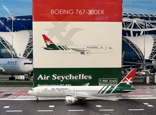 Phoenix PH1882 1:400 Air Seychelles 767-300ER S7-ASY [Width 12 Length 13 Height 3.5 cm]