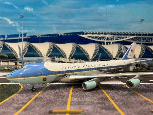 Inflight 1:200 USAF VC-25A #29000 IFVC25A1226P [Width 30 Length 35 Height 10 cm] 1