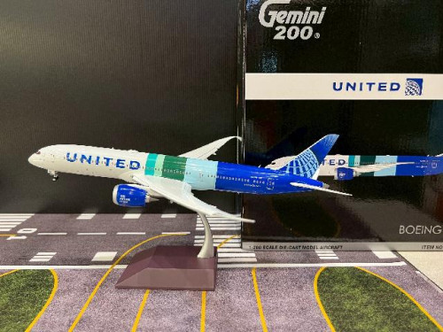 Gemini Jets 1:200 United 787-9 N24988 The Future is SAF FD G21395F [Width 30 Length 31 Height 8 cm]