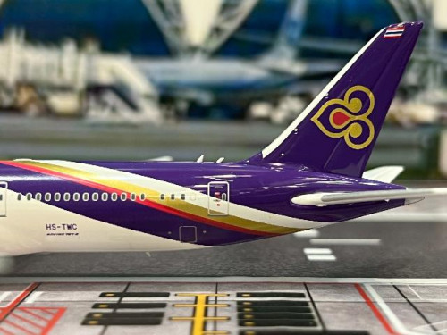 Phoenix 1:400 Thai 787-9 HS-TWC PH12014 [Width 15 Length 15.5 Height 4.5 cms] 5