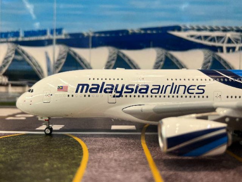 Inflight 1:200 Malaysia Airlines A380 9M-MNC IF380MH0726 [Width 41 Length 38 Height 12 cm] 5