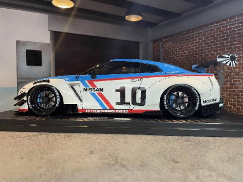 Ignition [IG2344] 1:18 LB Work GT-R R35 Ty2 Wht/Blu [Width 10 Length 25 Height 7 cms] 1