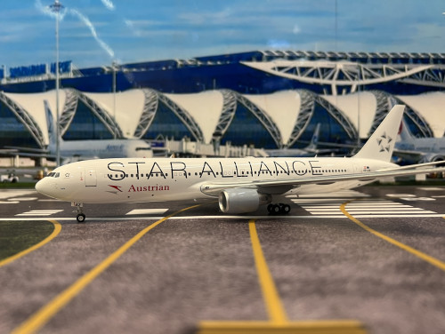 JFox 1:200 Austrian B767-3Z9ER OE-LAZ Star Alliance JF7673019L [Width 24 Length 27 Height 8 cm] 1