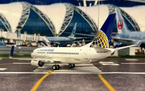 Inflight 1:200 Continental 737-524 N16632 IF735CO0825 [Width 14 Length 15.5 Height 4.5 cm] 8