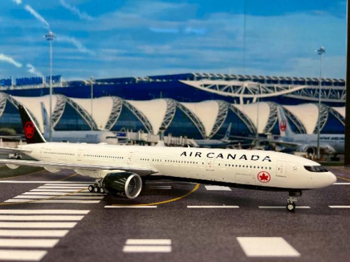 Inflight 1:200 Air Canada 777-333/ER C-FIUR B773ACIUR [Width 33 Length 37 Height 8 cms] 2