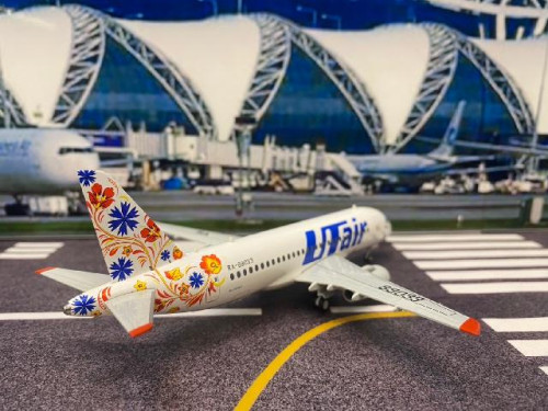 Herpa Wings 1:200 UTair Express Superjet 100 RA-89033 HW572897 [Width 17 Length 17 Height 6 cm] 3
