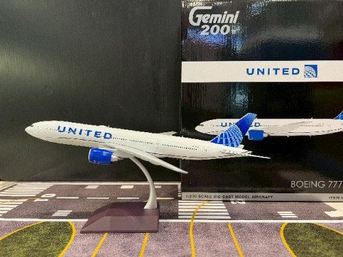 Gemini Jets 1:200 United 777-200ER N798UA G21260 [Width 33 Length 32 Height 9 cm]