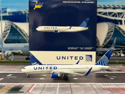 Gemini Jets 1:400 United Airlines B767-300ER N670UA GJ2227 [Width 12 Length 13.5 Height 3.5 cm]