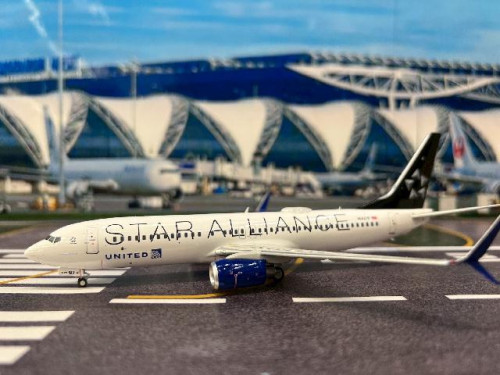 JFox 1:200 Austrian 767-3Z9ER OE-LAZ Star Alliance JF7673019L [Width 24 Length 27 Height 8 cms] 1