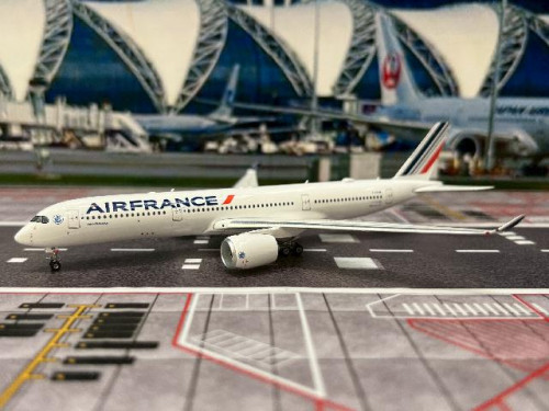 Phoenix 1:400 Air France A350-900 F-HTYM PH12010 [Width 16 Length 16.5 Height 4 cm] 1