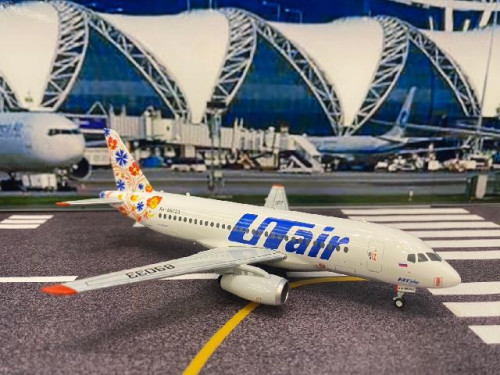 Herpa Wings 1:200 UTair Express Superjet 100 RA-89033 HW572897 [Width 17 Length 17 Height 6 cm] 1