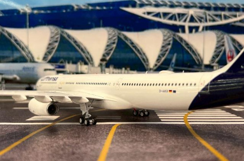 Inflight 1:200 Lufthansa A330-343 D-AIKR B333IKR [Width 30 Length 31 Height 8.5 cm] 8