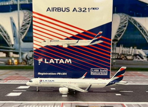  Phoenix 1:400 LaTam A321neo PS-LBA PH12046 [Width 9 Length 11 Height 2.5 cm]