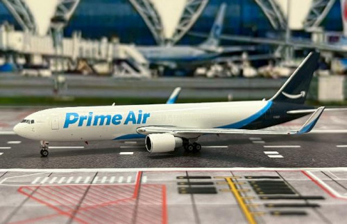 Phoenix 1:400 Amazon Prime B767-300ER C-GAZI P4674 [Width 12 Length 13.5 Height 3.5 cm] 1