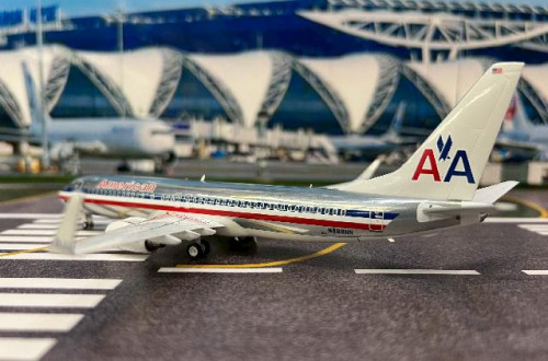 Inflight 1:200 American 737-823 N889NN IF738AA0825P [Width 18 Length 18.5 Height 6 cm] 3