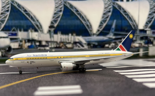 Phoenix 1:400 Air Namibia 767-300ER V5-NMB PH1948 [Width 12.0 Length 13.5 Height 3.5 cm] 1