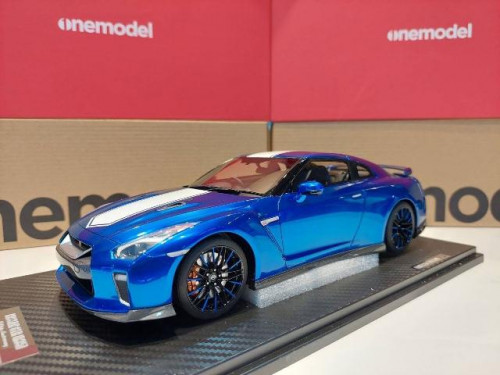 21A07-02 1:18 R35 GT-R 50th Blu/Whi [Width 10 Length 25 Height 7 cms]  