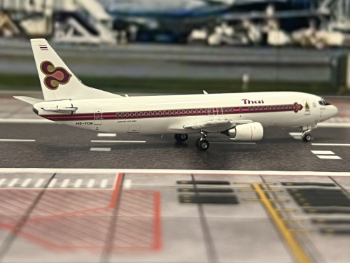 PH1694 1:400 Thai 737-400 HS-TDK King 's logo [Width 7 Length 9 Height 2.5 cm] 4