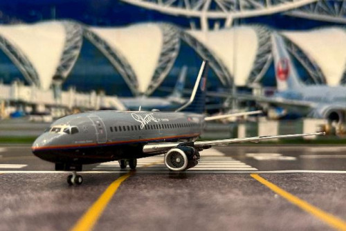 Inflight 1:200 Shuttle by United 737-522 N926UA IF735UA0824 [Width 14 Length 15.5 Height 4.5 cm] 7