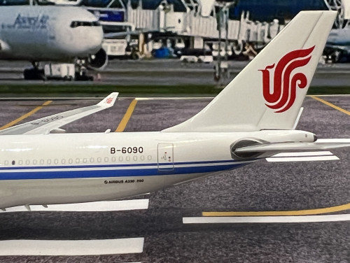 Phoenix 1:400 Air China Cargo A330-200 B-6090 PH1941 4