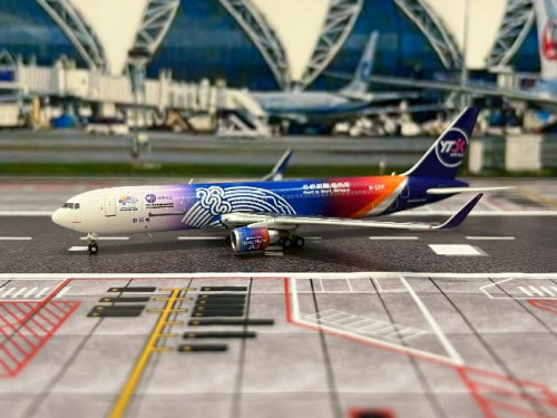 JC Wings 1:400 YTO Cargo 767-300ER (BDSF) B-221F XX40069 [Width 12 Length 13.5 Height 3.5 cm] 1