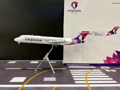 Gemini Jets 1:200 Hawaiian 717-200 N492HA G2135 [Width 14 Length 18.5 Height 4 cms]