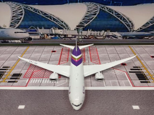 Phoenix PH1708 1:400 Thai 787-9 HS-TWB [Width 15 Length 15.5 Height 4.5 cms] 4