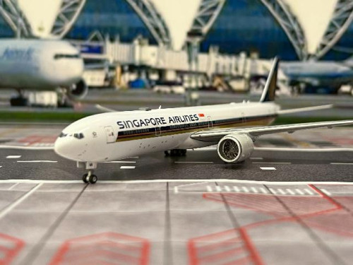 Phoenix 1:400 Singapore Airlines B777-300ER 9V-SNB P4631 5