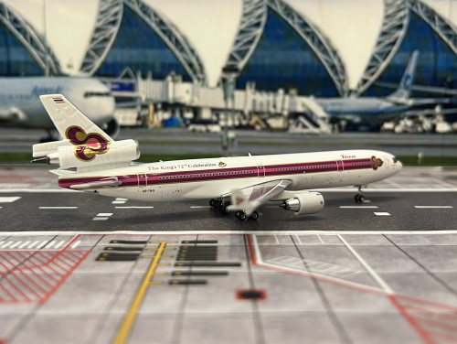 Phoenix 1:400 Thai MD-11 HS-TMG w/King 72nd PH1757 [Width 12 Length 15 Height 4.5 cm] 4