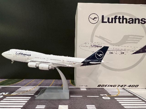 JFox 1:200 Lufthansa 747-430 D-ABVY JF7474067 [Width 30 Length 35 Height 6 cms]
