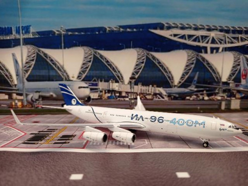 Phoenix 1:400 Polet IL-96-400T RA-96102 PH1914 [Width 15 Length 13.5 Height 4 cms] 1