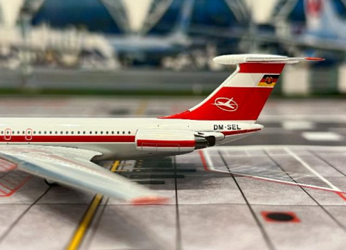 Phoenix 1:400 Interflug IL-62M DM-SEL PH12052 [Width 11 Length 13.5 Height 3 cm] 6