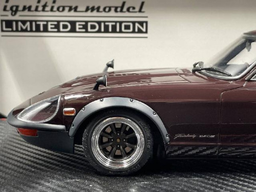 IG2454 1:18 Nissan Fairlady 240ZG(HS30) Maroon Engine [Width 10 Length 25  Height 7 cms]