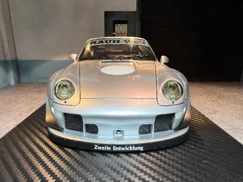 Ignition:IG2682 1:18 RWB 993 Silver Pig [Width 10 Length 24 Height 7 cms] 5
