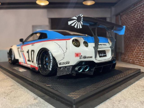 Ignition [IG2344] 1:18 LB Work GT-R R35 Ty2 Wht/Blu [Width 10 Length 25 Height 7 cms] 2
