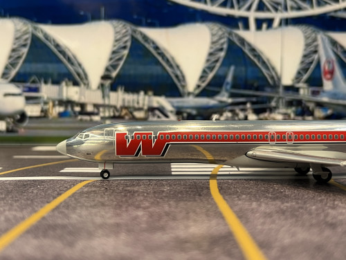 Gemini Jets 1:200 Western 727-200 N2805W ”Bud Light” G2494 [Width 16 Length 23 Height 5 cm] 5