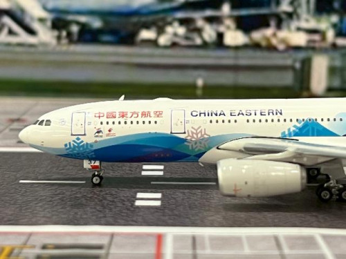 Phoenix 1:400 China Eastern A330-200 B-5937 HARBIN 2025 PH1998 [Width 15 Length 15 Height 4 cms] 3