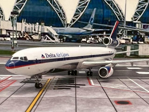 Phoenix 1:400 Delta MD-11 N802DE P4630 5