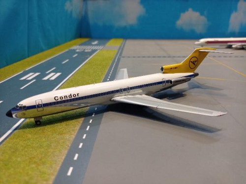 HW571647 1:200 Condor 727-200 D-ABKL [Width 16 Length 23 Height 5 cms]