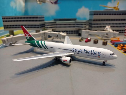Phoenix PH1846 1:400 Air Seychelles 767-300ER S7-FCS [Width 12 Length 13 Height 3.5 cms] 1