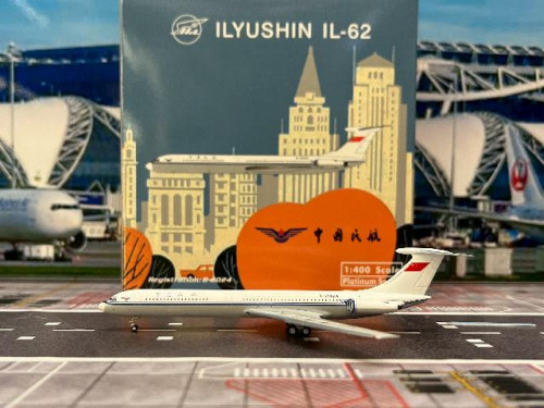 Phoenix 1:400 CAAC IL-62 B-2024 PH12017 [Width 11 Length 13.5 Height 3 cm]