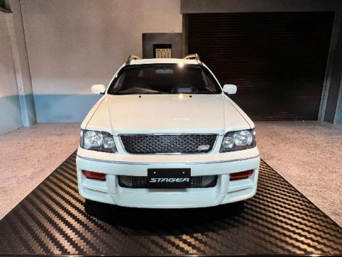 Ignition: IG2885 1:18 Nissan Stagea 260RS (WGNC34) Pearl White [Width 10 Length 24 Height 7 cms] 6