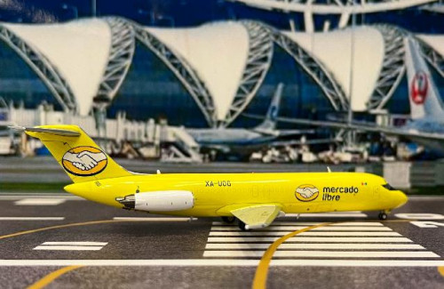 JC Wings 1:200 Mercado Libre DC-9-30F XA-UOG XX20102 [Width 14 Length 18 Height 4 cm] 4