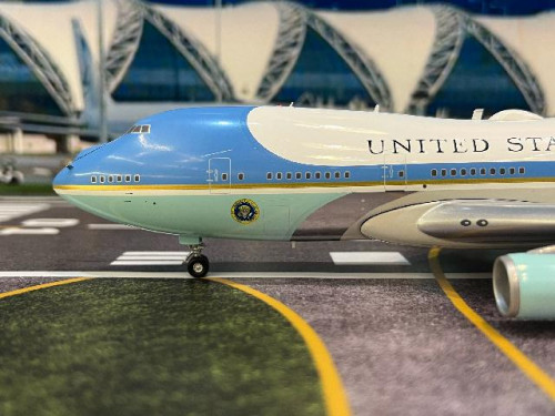 Inflight 1:200 USAF VC-25A #28000t IFVC25A1126P [Width 30 Length 35 Height 10 cm] 5