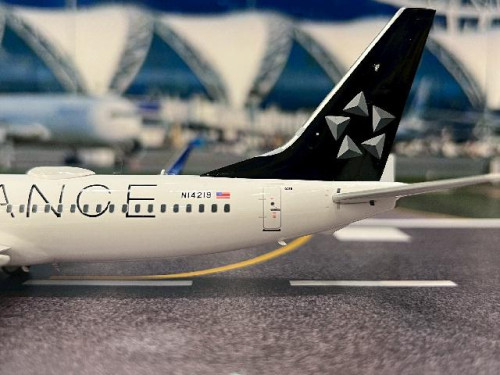 JFox 1:200 Austrian 767-3Z9ER OE-LAZ Star Alliance JF7673019L [Width 24 Length 27 Height 8 cms] 4